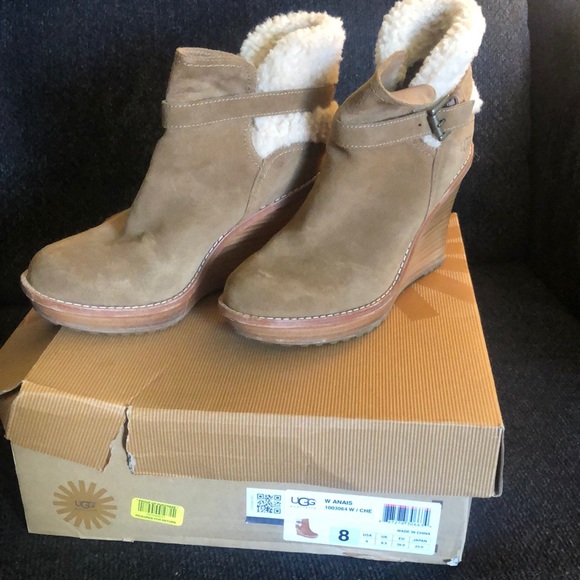 ❤️SOLD❤️ UGG Anais wedges - Picture 1 of 7